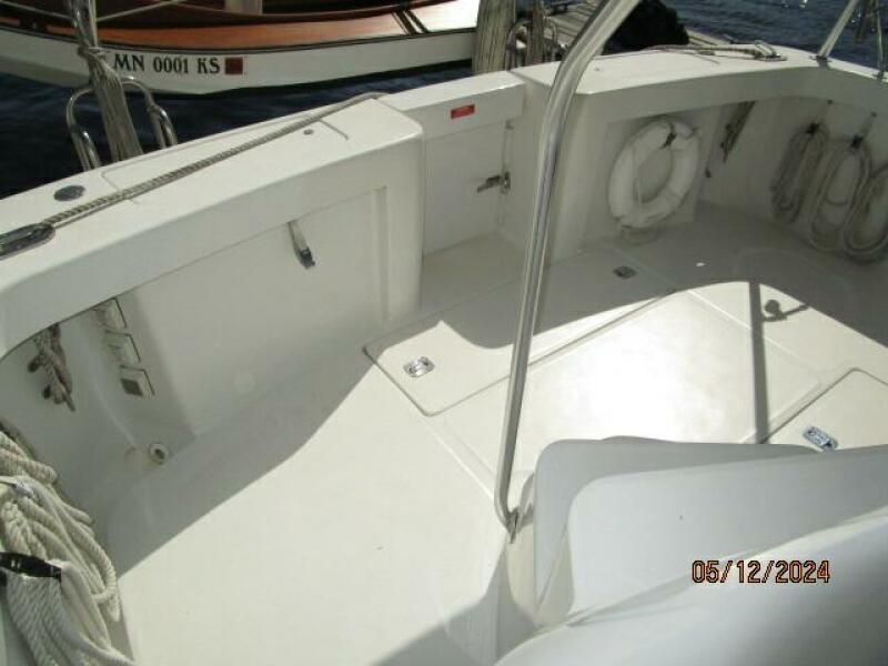 39' Mainship aftdeck2