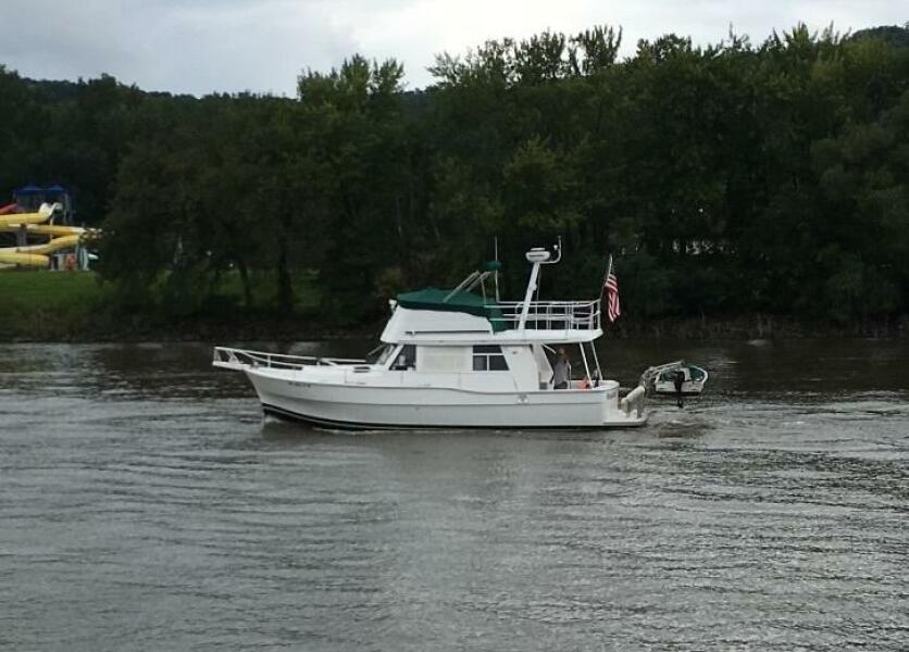 39' Mainship port profile