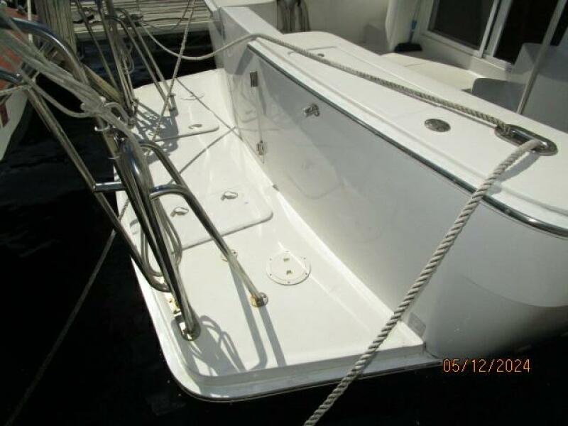 39' Mainship swimplatform