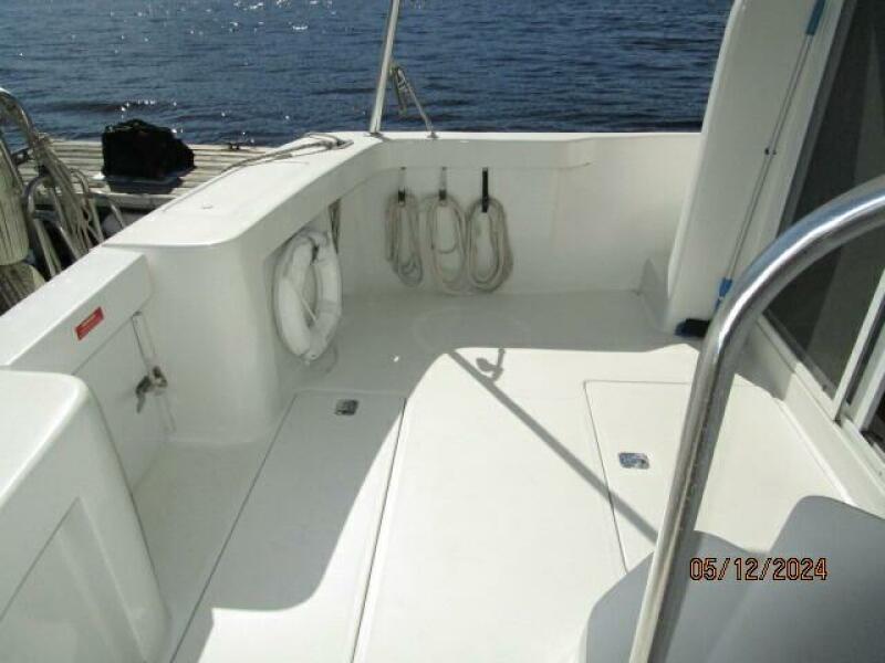 39' Mainship aftdeck port