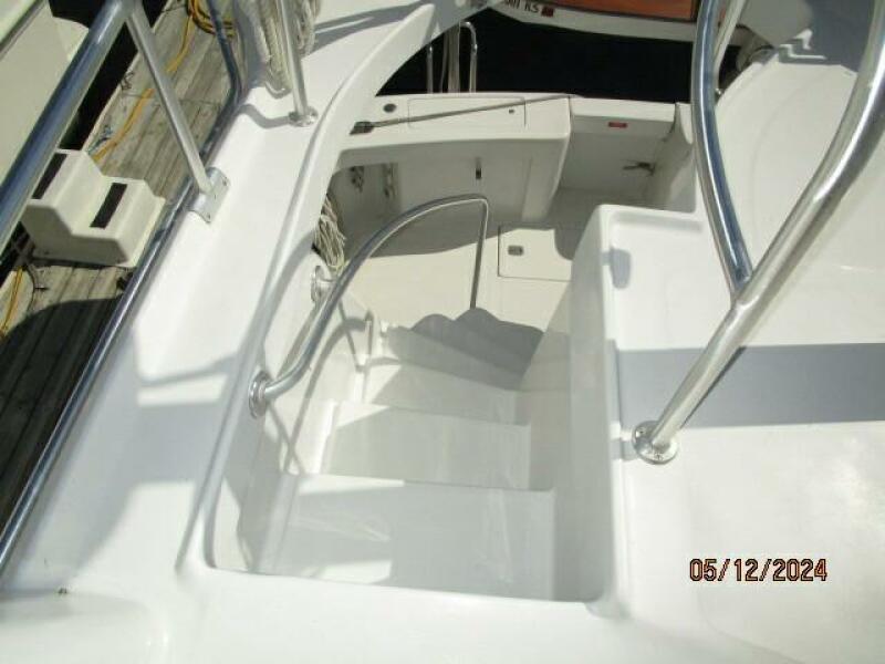 39' Mainship flybridge-aftdeck stairs