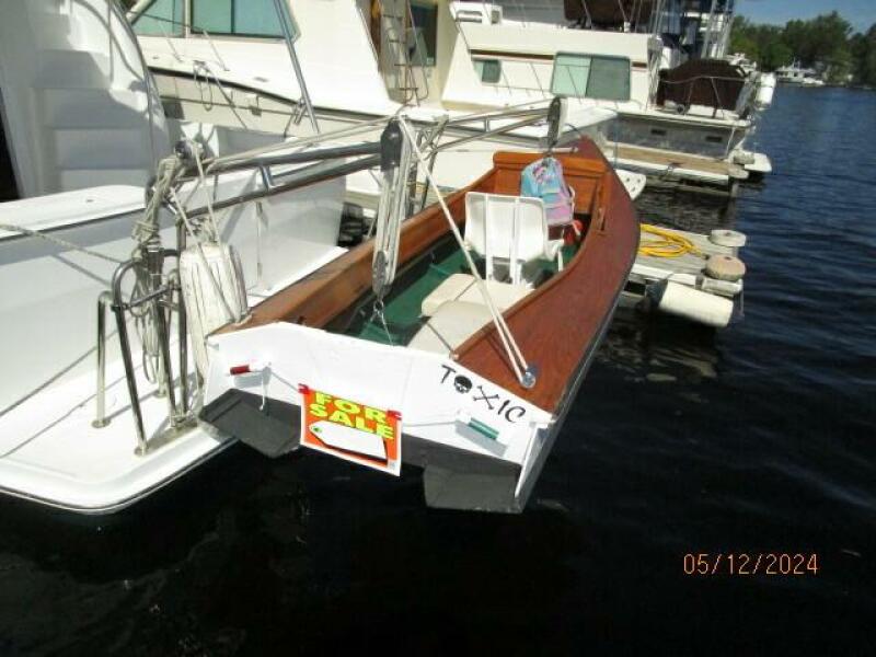 39' Mainship tender1