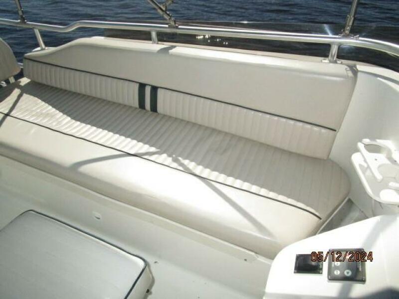 39' Mainship flybridge port seating