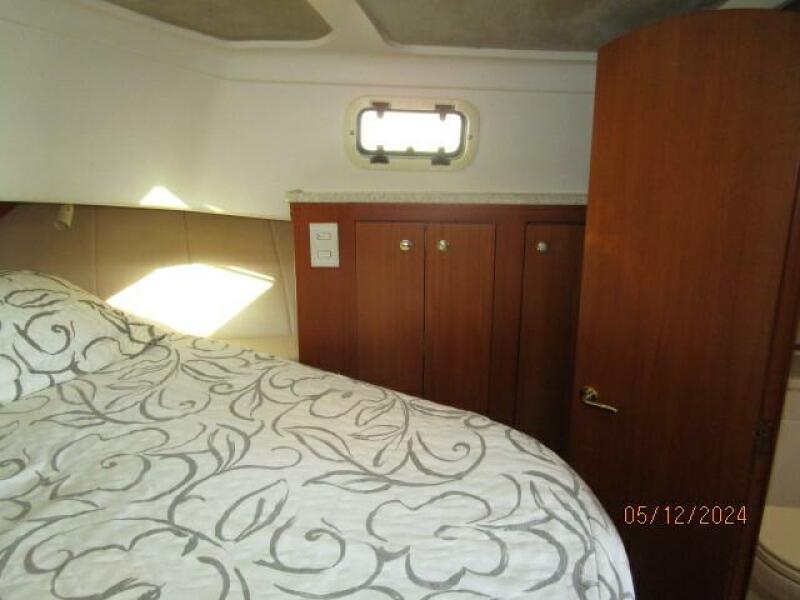 39' Mainship master stateroom starboard