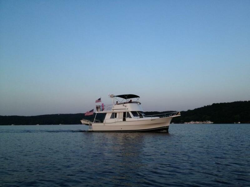 39' Mainship starboard profile