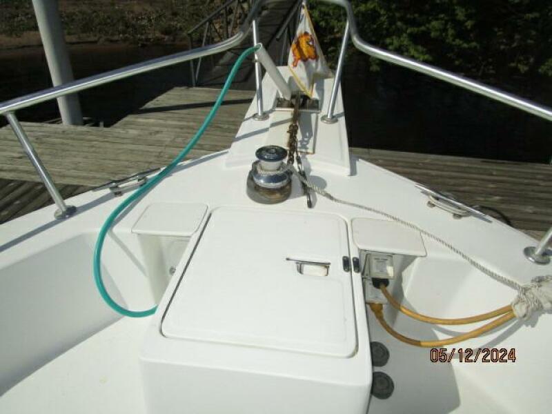 39' Mainship anchor windlass