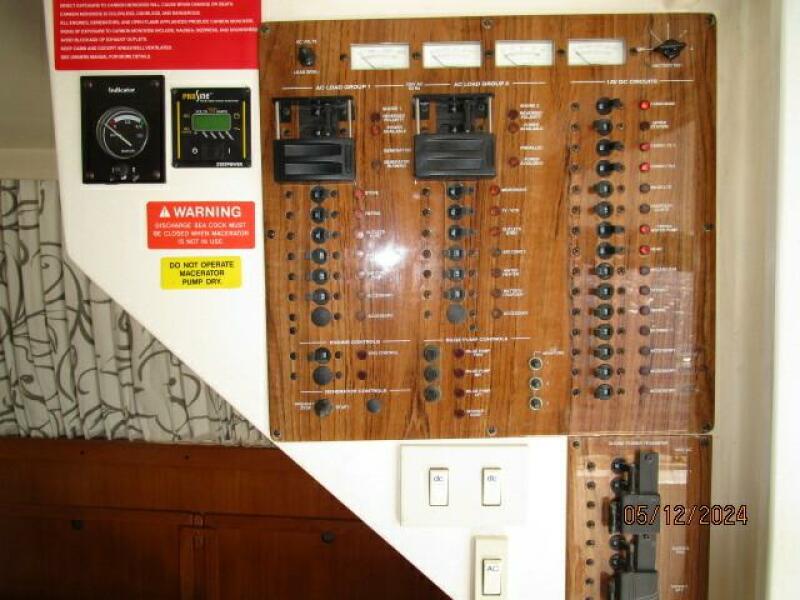 39' Mainship electrical panel1