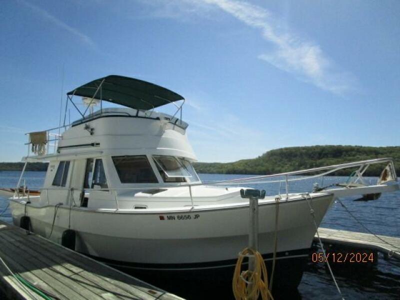 39' Mainship starboard forward profile1