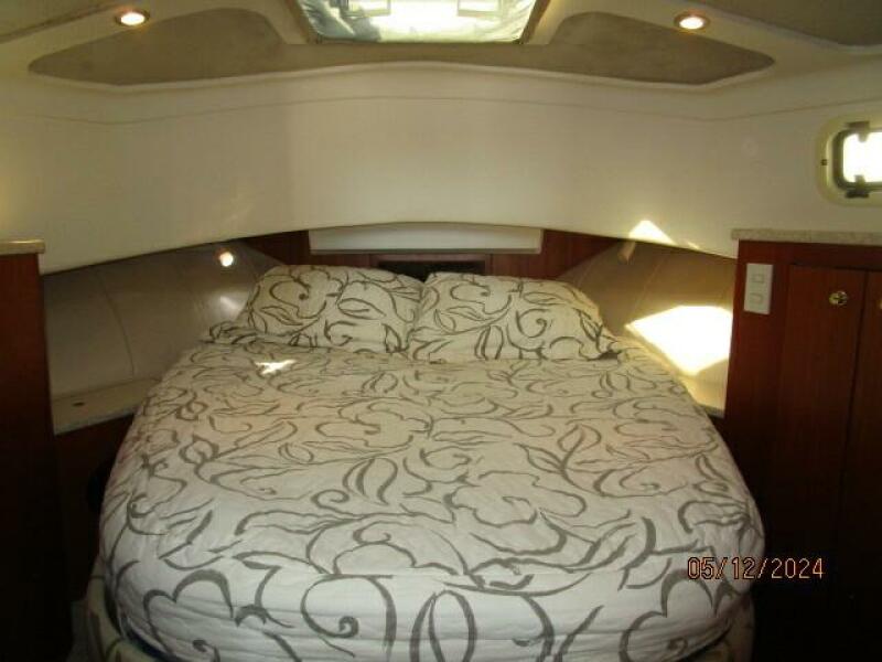 39' Mainship master stateroom