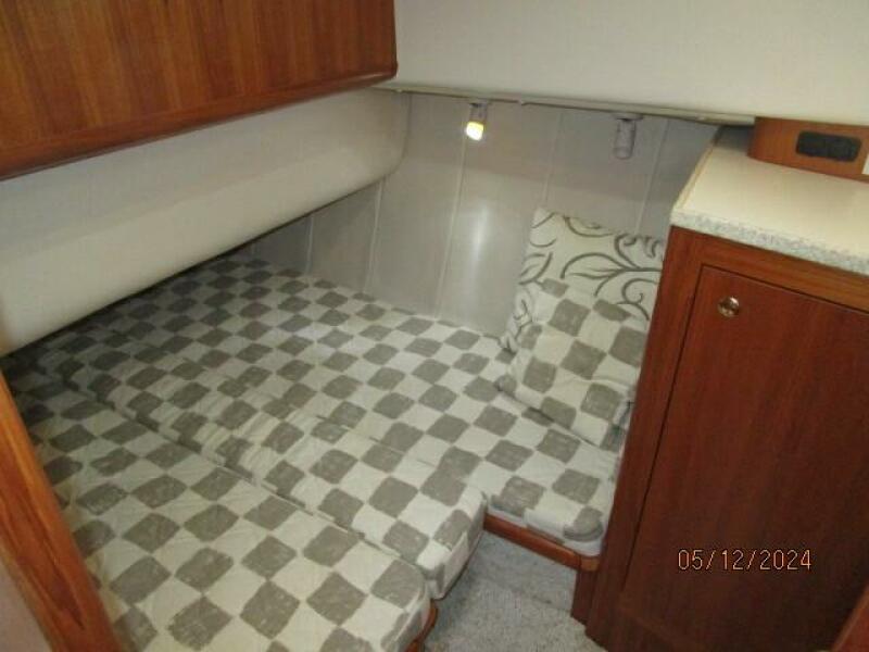 39' Mainship guest stateroom