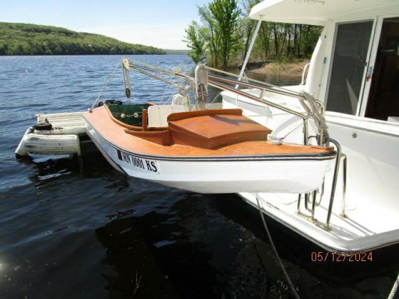 39' Mainship tender2