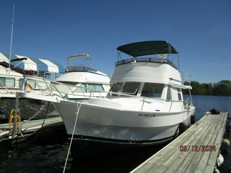 39' Mainship port forward profile