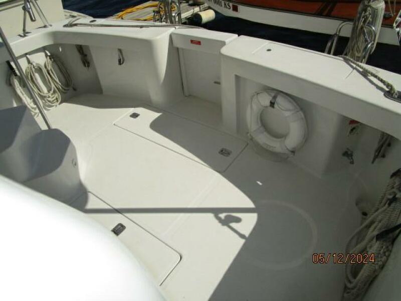 39' Mainship aftdeck1