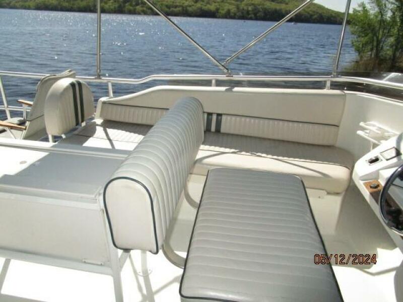 39' Mainship flybridge port