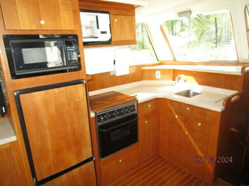 39' Mainship galley
