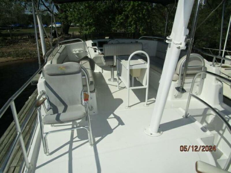 39' Mainship flybridge forward
