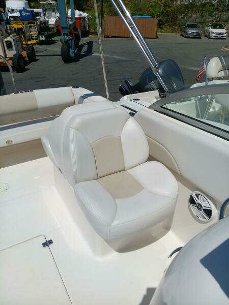 2015 Robalo R227