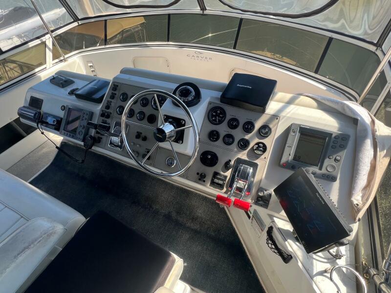 2002 Carver 406