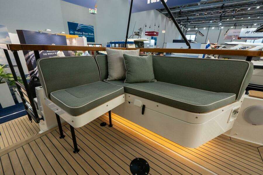 1 8M    2 1M Targa 46 46ft Targa Yacht For Sale