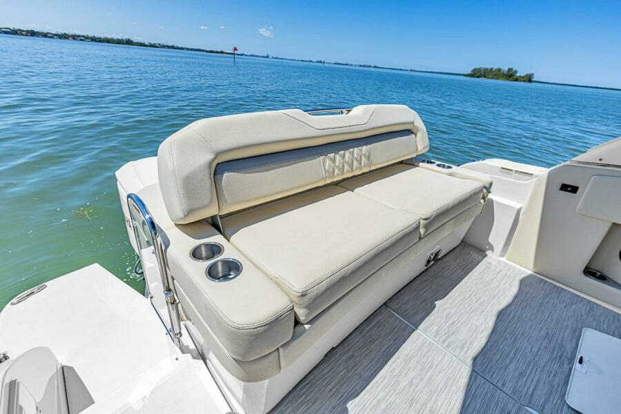 33ft Regal Yacht For Sale