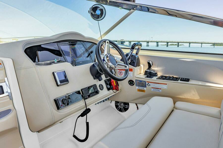 33ft Regal Yacht For Sale