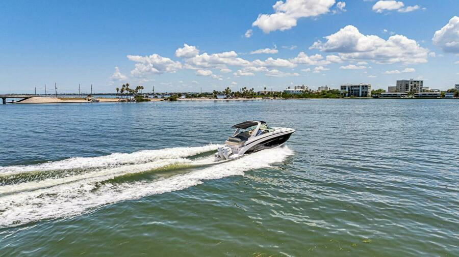 33ft Regal Yacht For Sale