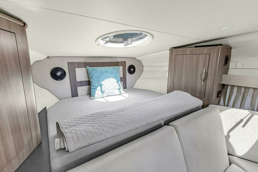 33ft Regal Yacht For Sale