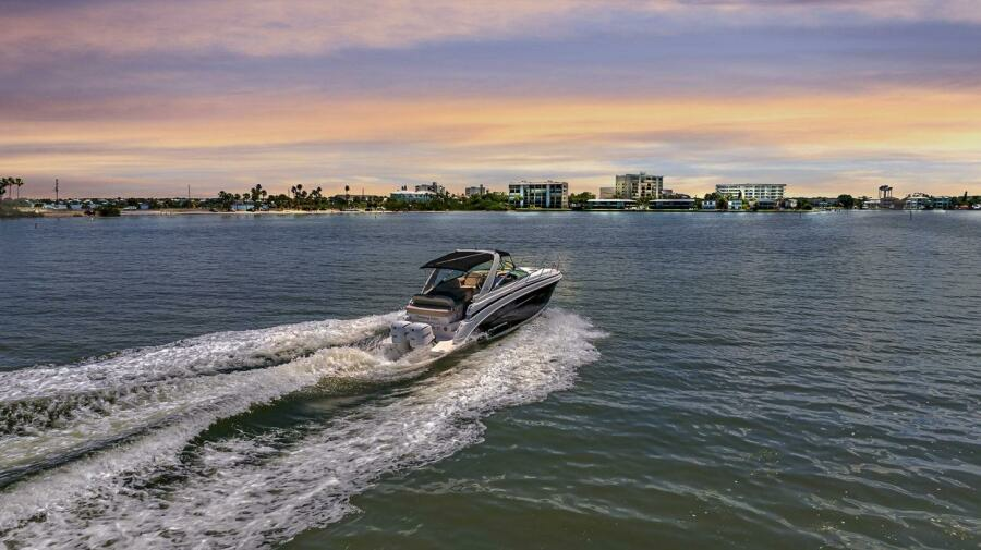 33ft Regal Yacht For Sale