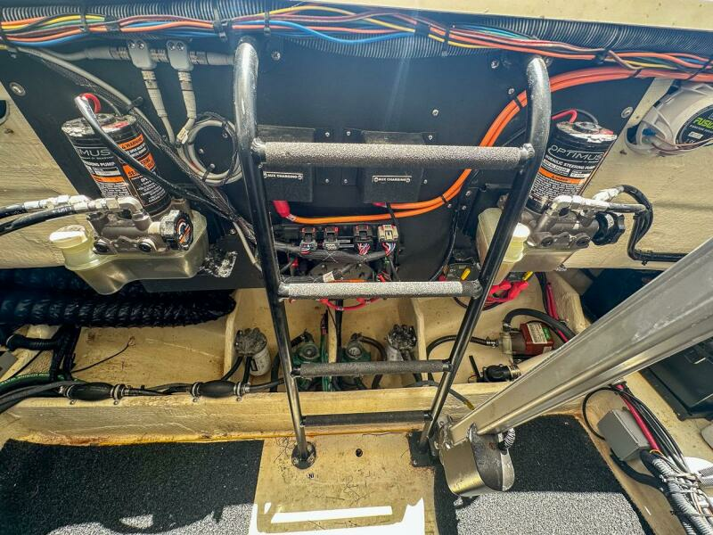 33ft Regal Yacht For Sale