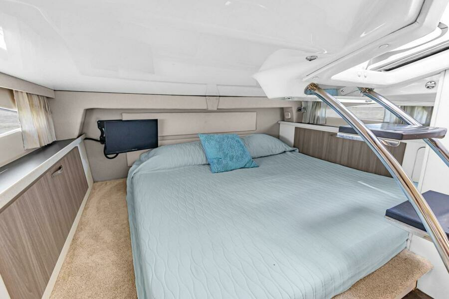 33ft Regal Yacht For Sale