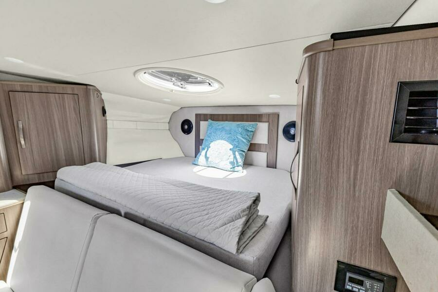 33ft Regal Yacht For Sale