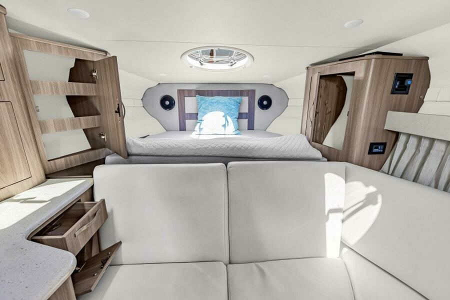 33ft Regal Yacht For Sale