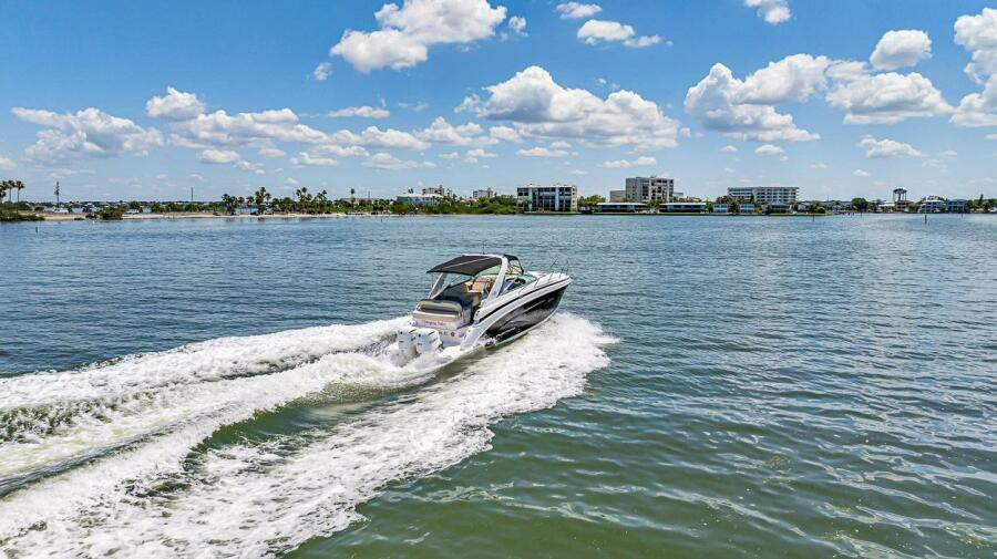 33ft Regal Yacht For Sale