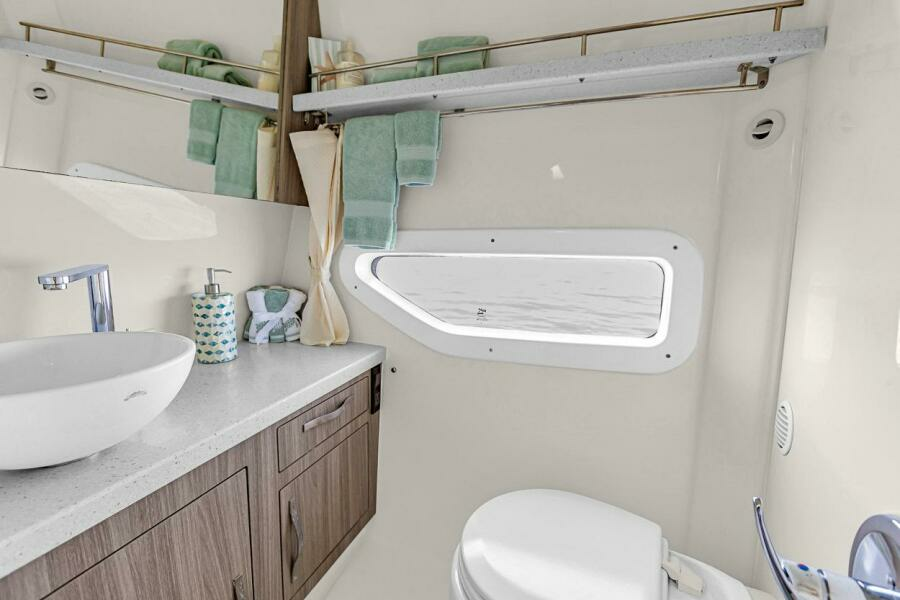 33ft Regal Yacht For Sale