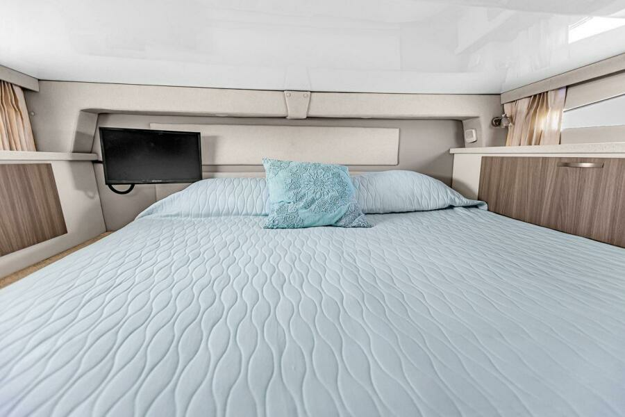 33ft Regal Yacht For Sale