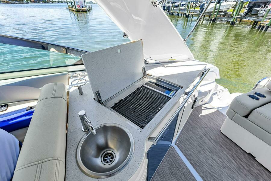 33ft Regal Yacht For Sale