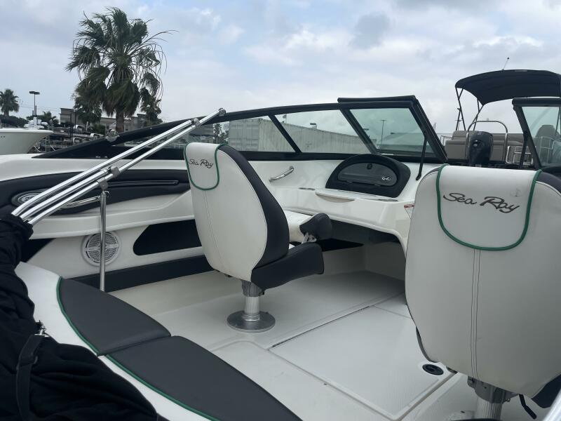 2014 Sea Ray 205 SPORT