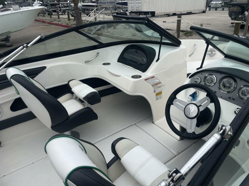 2014 Sea Ray 205 SPORT