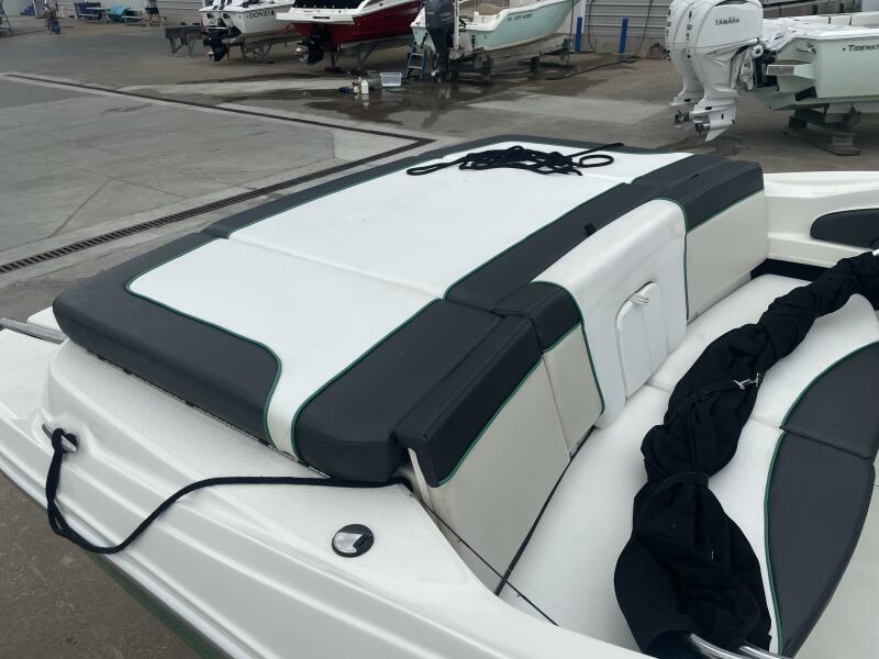 2014 Sea Ray 205 SPORT