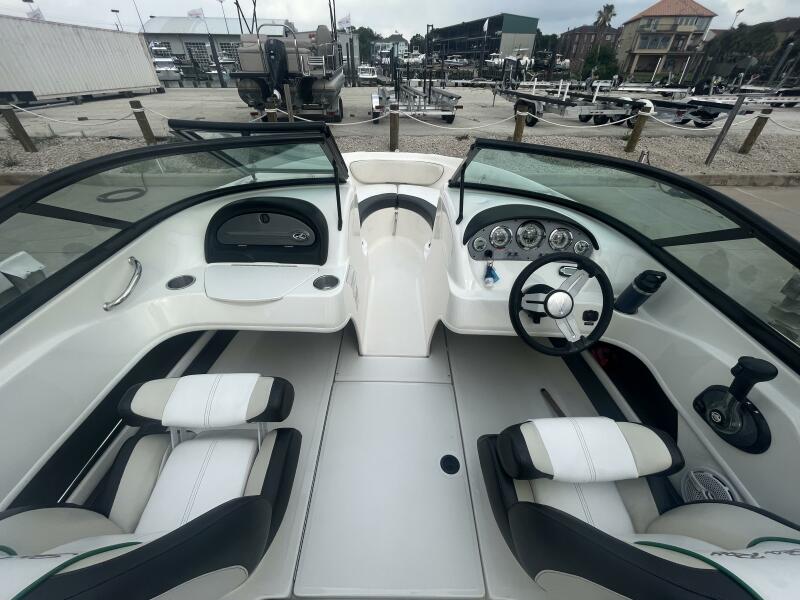 2014 Sea Ray 205 SPORT