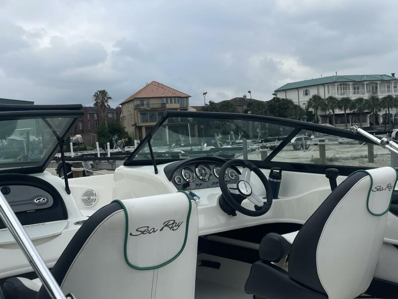 2014 Sea Ray 205 SPORT