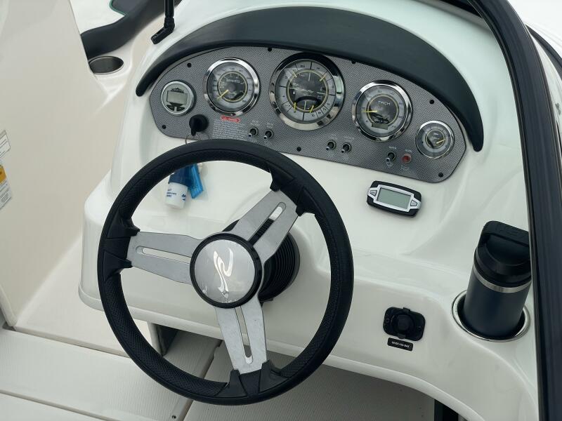 2014 Sea Ray 205 SPORT