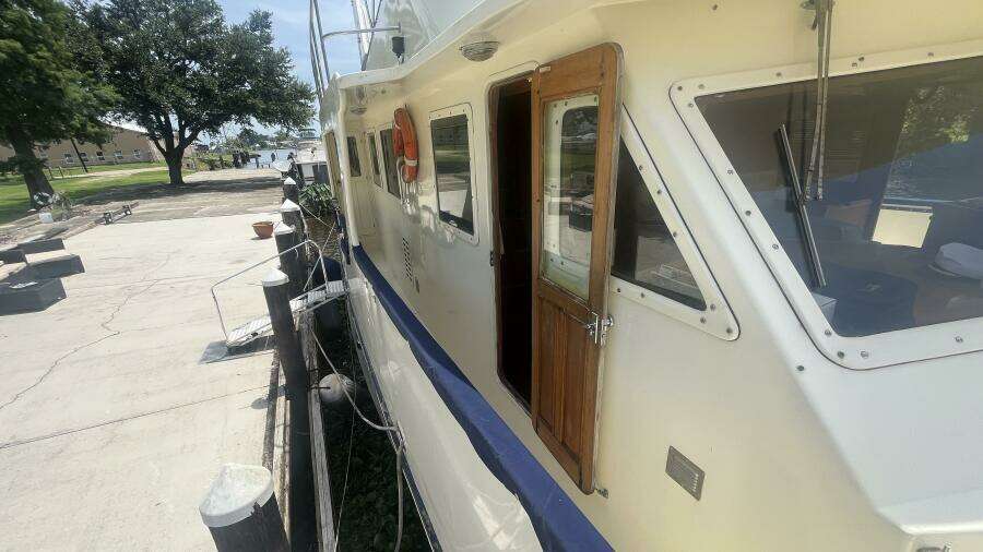 Island Angel 62ft Marine Trader Yacht For Sale