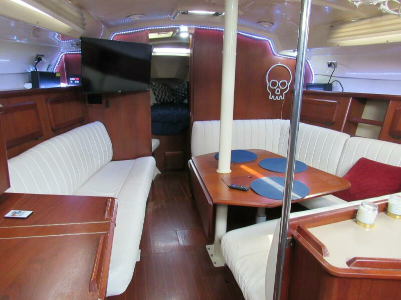 Mei Li 40ft Hunter Yacht For Sale