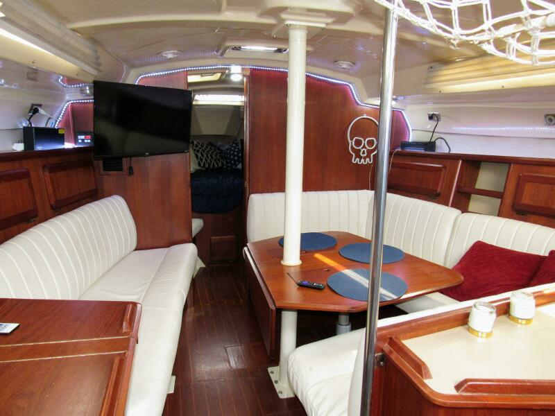 Mei Li 40ft Hunter Yacht For Sale