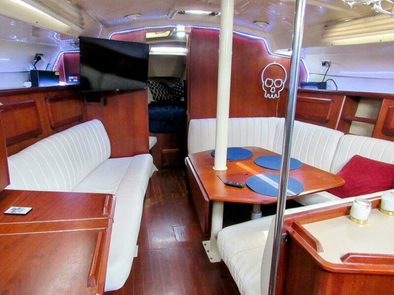 Mei Li 40ft Hunter Yacht For Sale