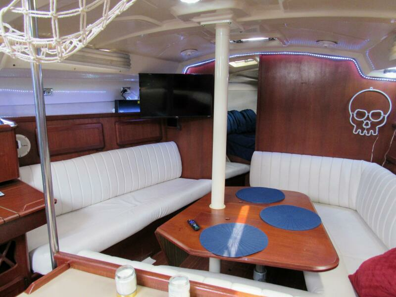 Mei Li 40ft Hunter Yacht For Sale