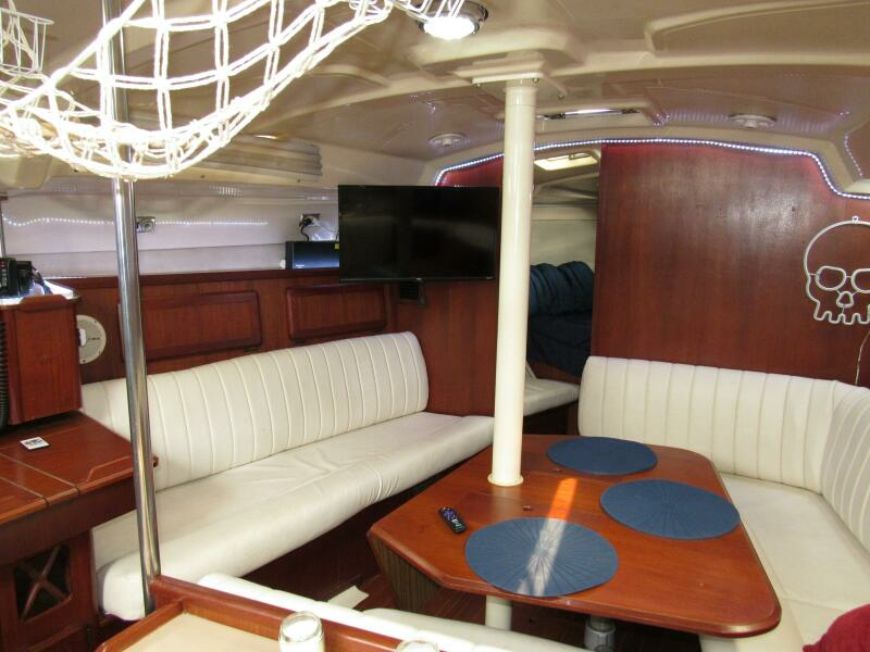 Mei Li 40ft Hunter Yacht For Sale