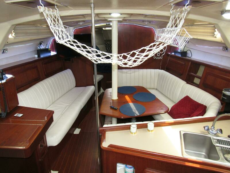 Mei Li 40ft Hunter Yacht For Sale