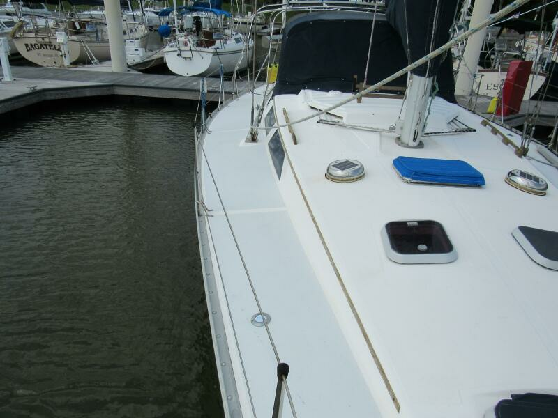 Mei Li 40ft Hunter Yacht For Sale
